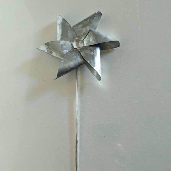 NWOT Fun Metal Pinwheel Plant Pick Outdoor Patio Home Decor Michael's Ashland - Picture 2 of 4